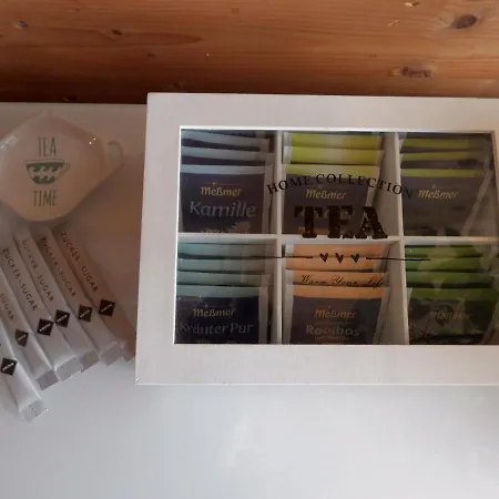 Susanna Neu Mit Netflix Traveller Awards 2025 بيت خشبي *