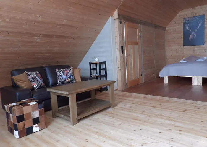 Susanna Neu Mit Netflix Traveller Awards 2025 Lodge *