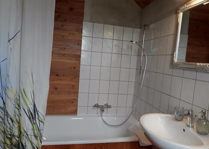 Lodge Susanna Neu Mit Netflix Traveller Awards 2025 *