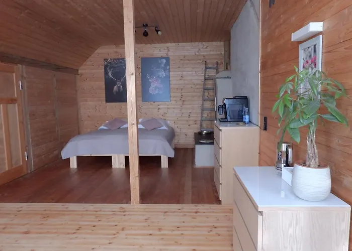 Susanna Neu Mit Netflix Traveller Awards 2025 Lodge Bruchweiler